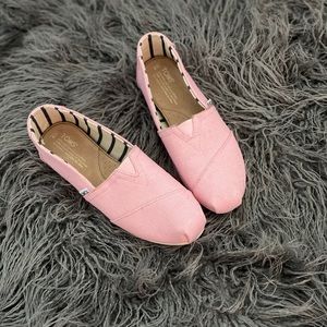 LIGHT PINK TOMS